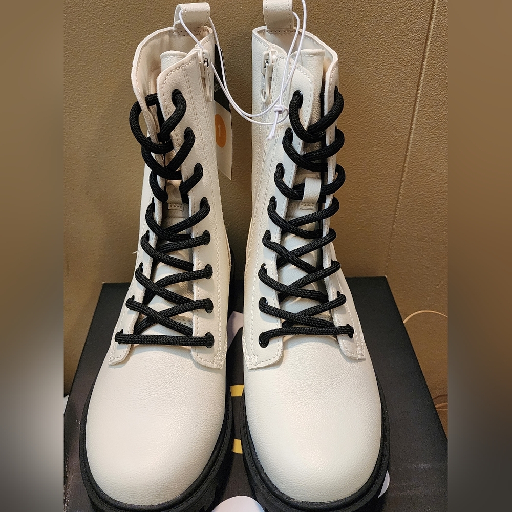 New Art Class Kids White Khari Lace-Up Boots